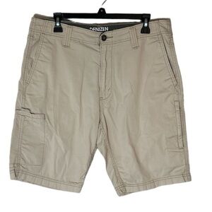 Levi's khaki utility shorts with pockets size 34